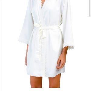 NWT Flora Nikrooz Victoria Charmeuse Lace Robe Size XL perfect bridal robe!